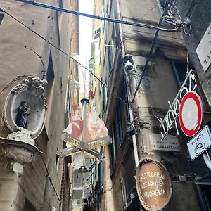 casaviva-ampio-appartamento-nei-vicoli-di-genova.hotelitalianriviera.com/