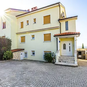apartments-car-crikvenica.primorje-gorskikotar.com/